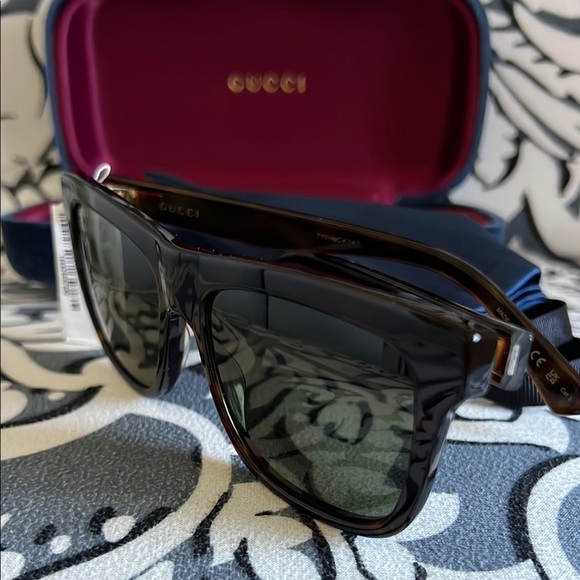 Gucci Tortoise Havana Green Sunglasses - Picture 5 of 9